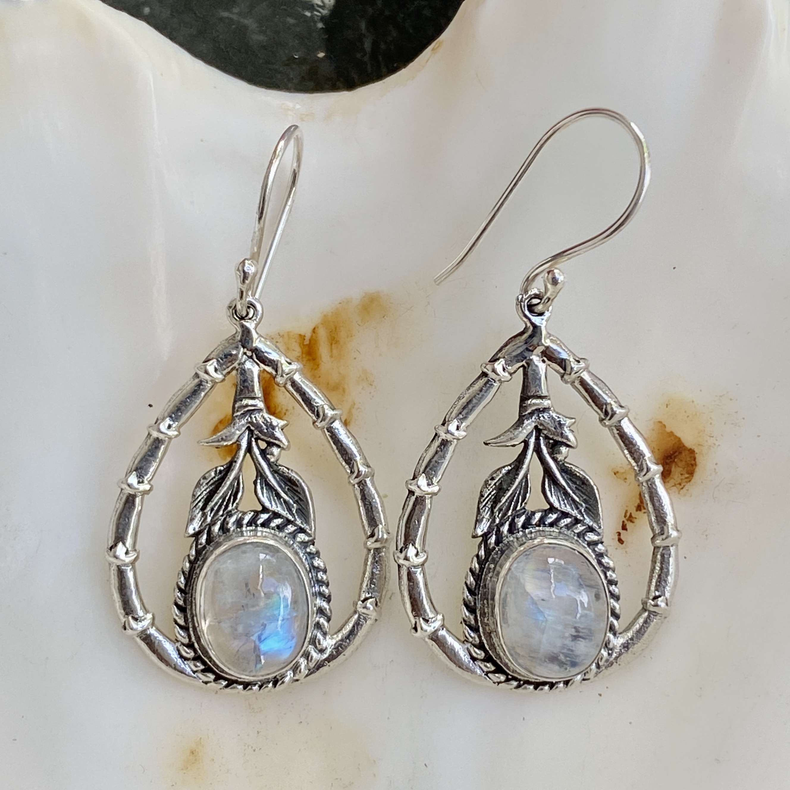 (HANDMADE 925 BALI SILVER FILIGREE EARRINGS WITH RAINBOW MOONSTONE)